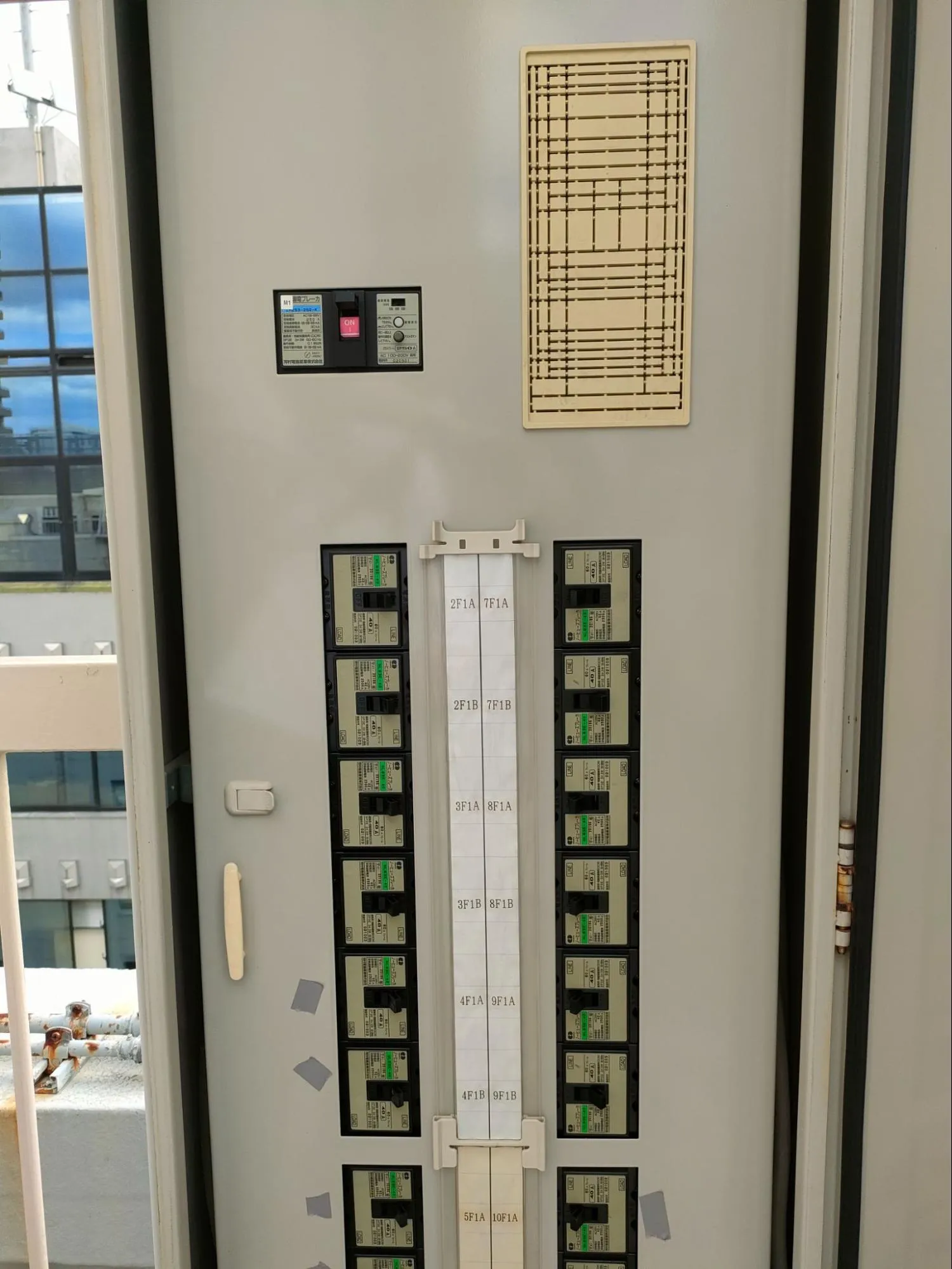 エアコン ブレーカー落ちる 修理