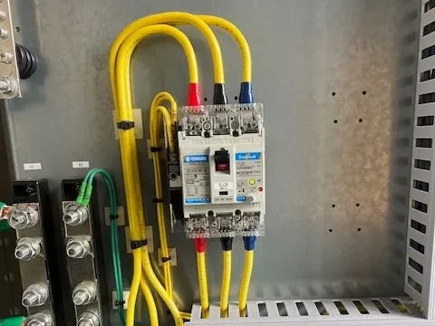 エアコン ブレーカー落ちる 修理
